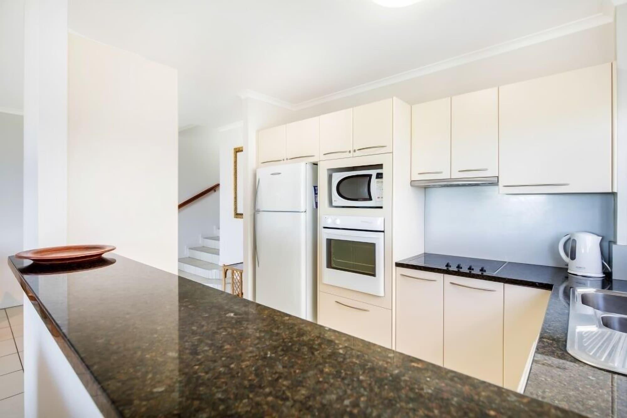 Bali Hai Apartments Noosa Экстерьер фото